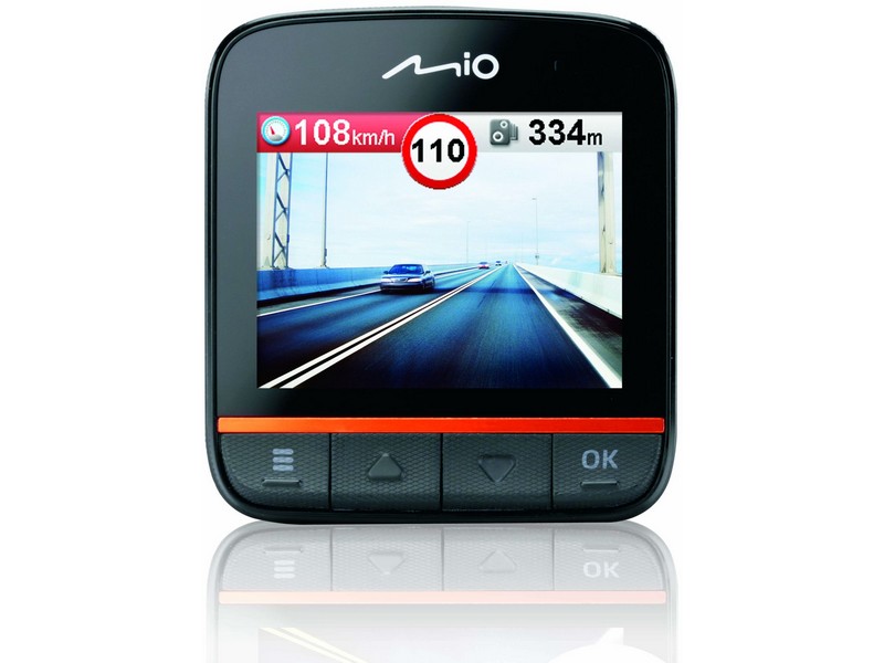 Černá skříňka do auta s GPS